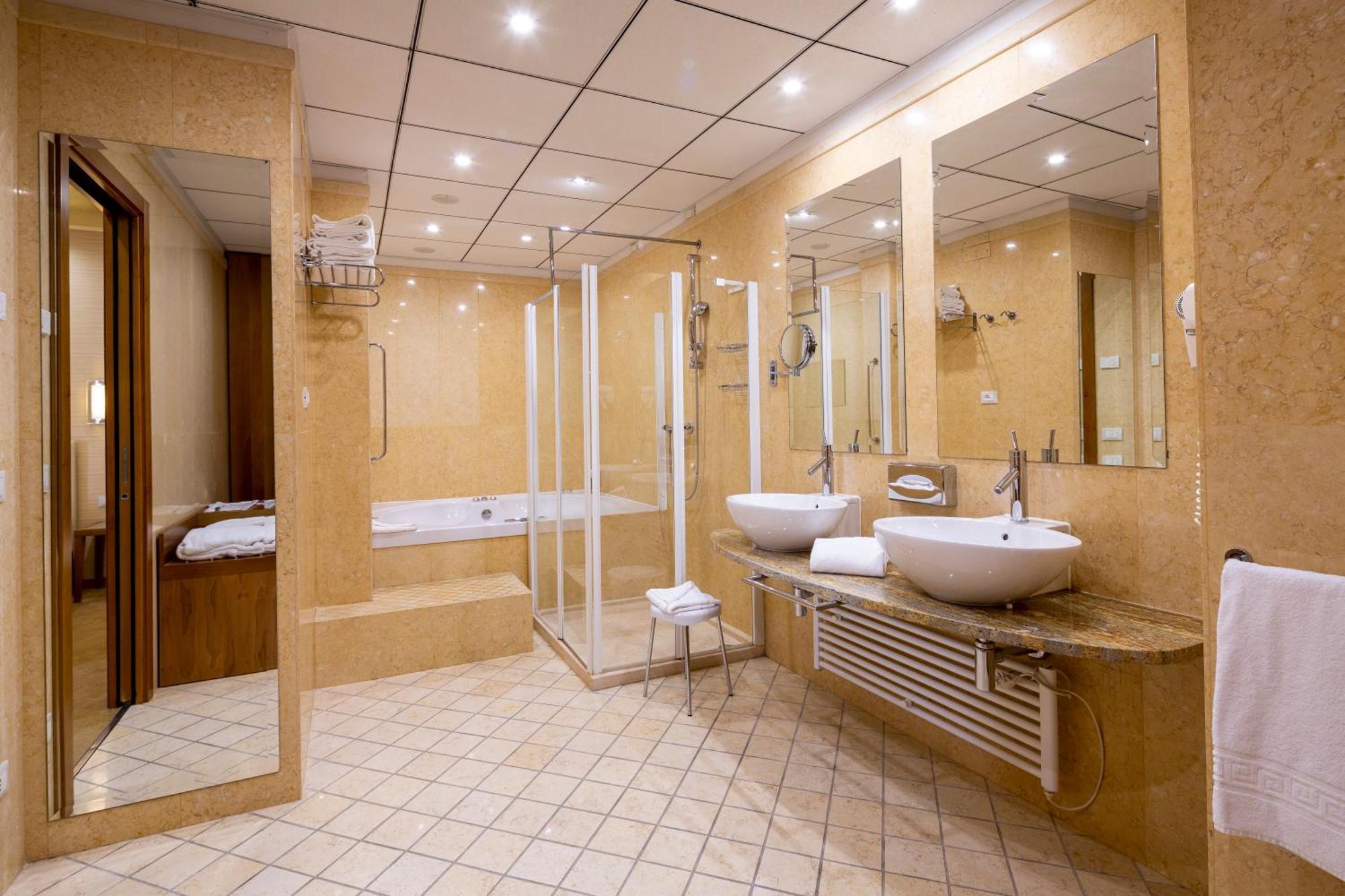 Crowne Plaza Padova By Ihg Hotel Ngoại thất bức ảnh